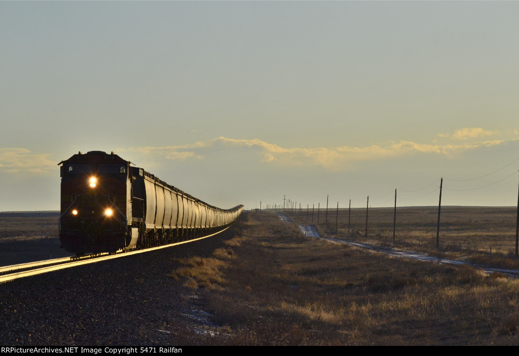 Cresting Away - BNSF 5178